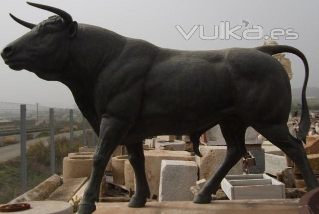 TORO DE BRONCE