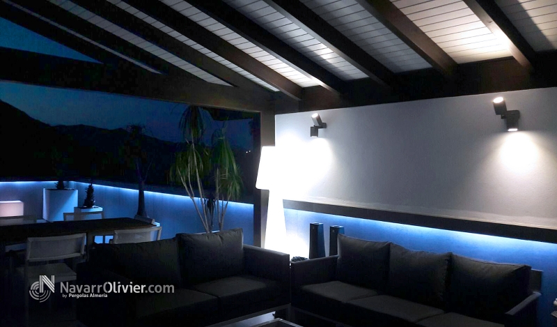 Pergola para ático con iluminación led decorativa