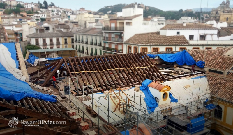 Rehabilitación de cubierta en madera laminar, claustro de la Universidad de Derecho de Granada
