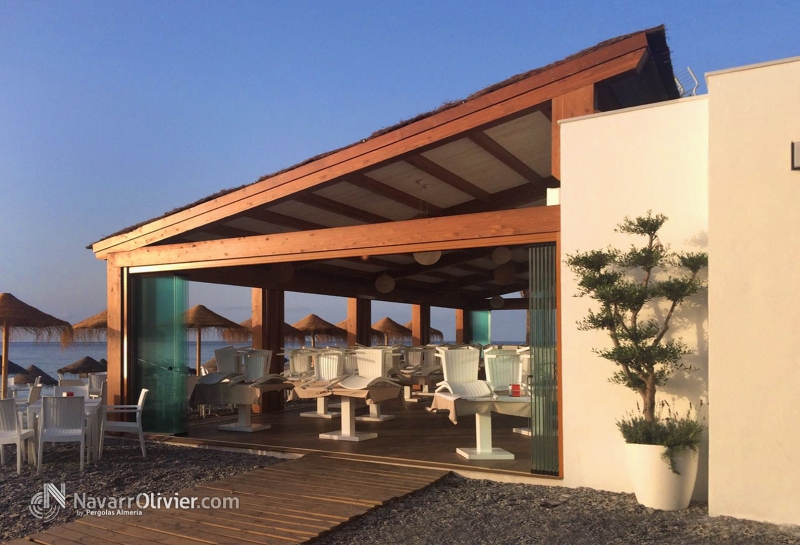 Primera ola Salobreña, Pergola para chiringuito restaurante en la costa tropical