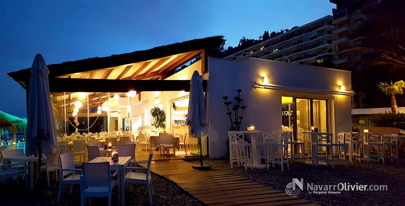 Pergola con cerramiento en cortina de cristal; Granada