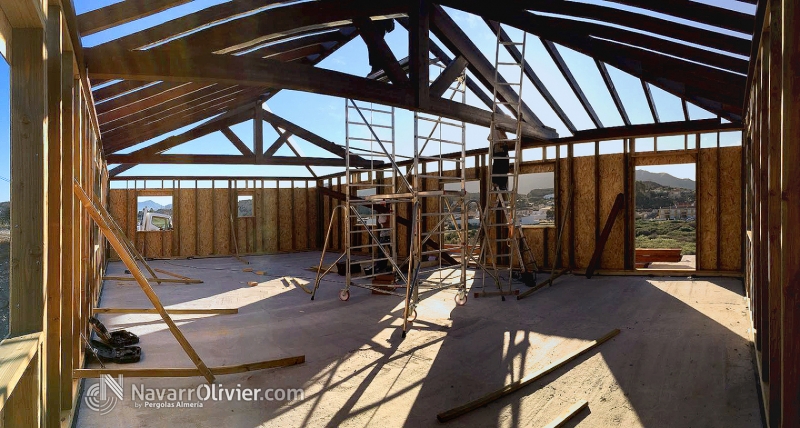 Montaje de cubierta para vivienda ecologica de madera en entramado liogero