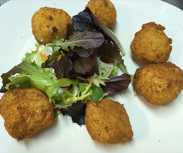 Croquetas de Cigala y de Boletus Restaurante en Bilbao Gure Kabi