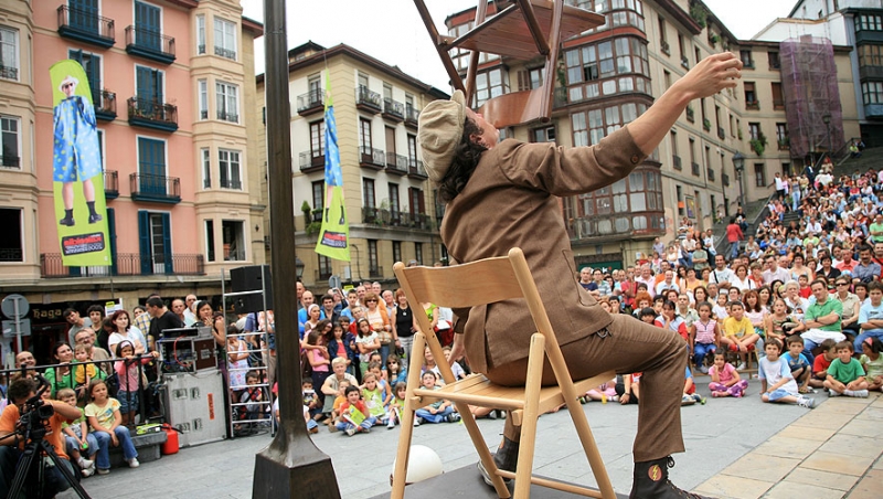 Espectáculos callejeros, acrobacias, malabares Xabi Larrea