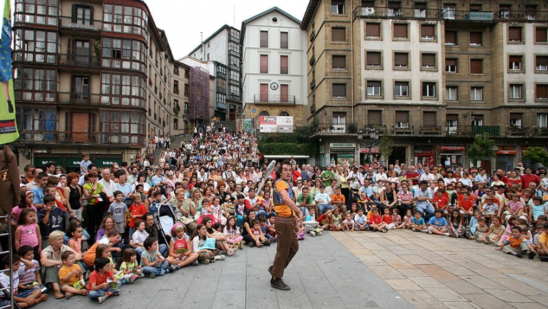 Espectáculos de circo y callejeros, acrobacias, malabares Xabi Larrea