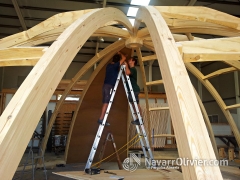 Pre montaje de domo construido en vigas curvas. navarrolivier.com