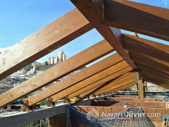 Estructura de madera laminada en proceso de construccin