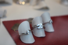 Elige tu anillo de compromiso ideal en alicante visitando joyeria marga mira