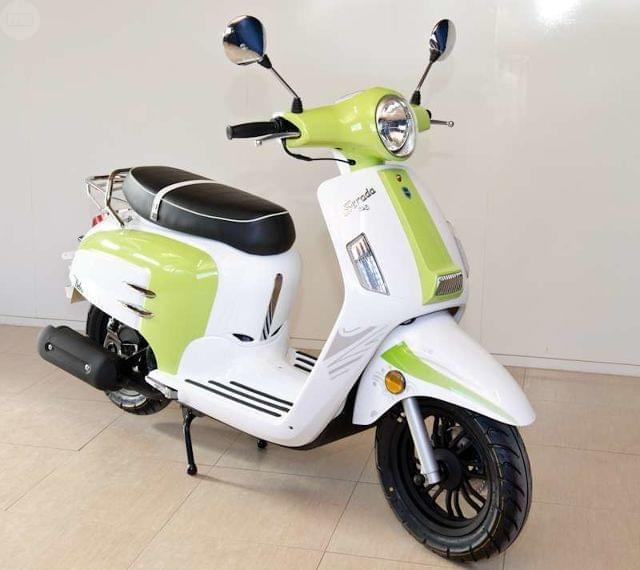 Alquiler scooter 125cc en Bracelona, tipo Vespa.