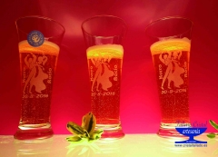 Grabar vasos de cervezas