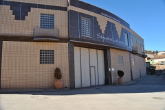 Exposicion de azulejos, banos y tienda autoservicio