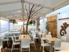 Terraza desmontable de chiringuito de playa en barcelona