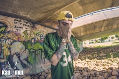 Camiseta nfl verde y gorra amarilla, graffiti