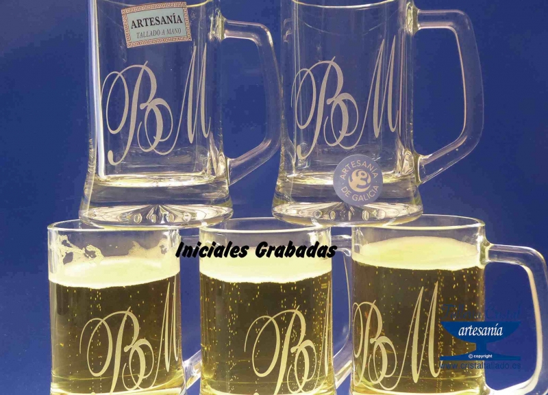 grabar jarras de cerveza.