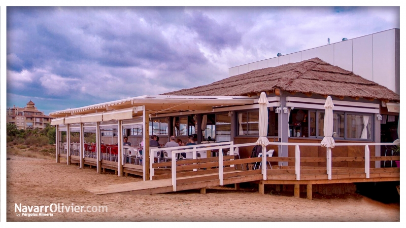 Construcción de chiringuito restaurante sobre pilotado en huelva