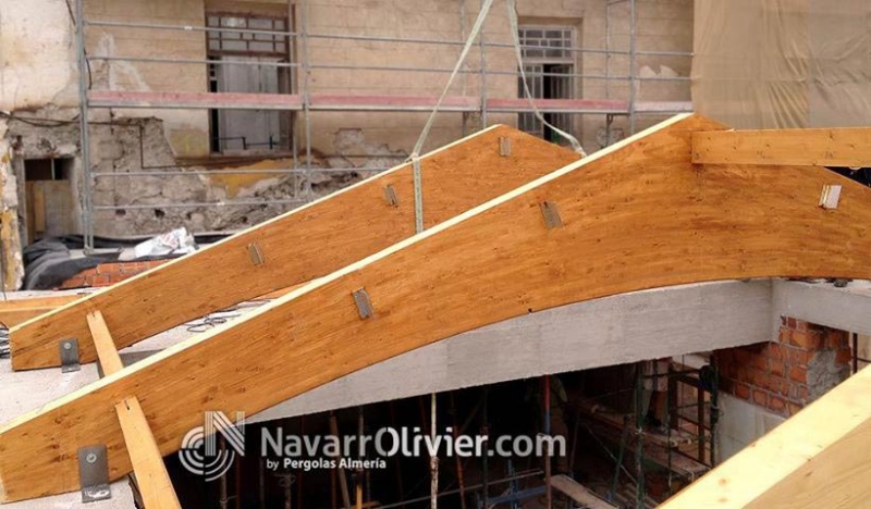 Cercha de madera laminada encolada tipo flecha para rehabilitación de cubierta