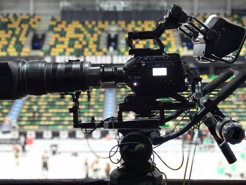 Ursa Broadcast - configuracin de estudio con lente Canon 33x y Vinten Vision 250