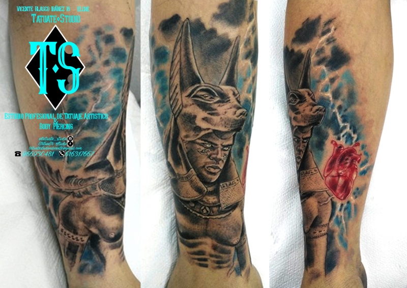 Anubis realismo tatuatestudioelche fabinails