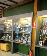 Exposicion de cuchillos en cuchilleria merino