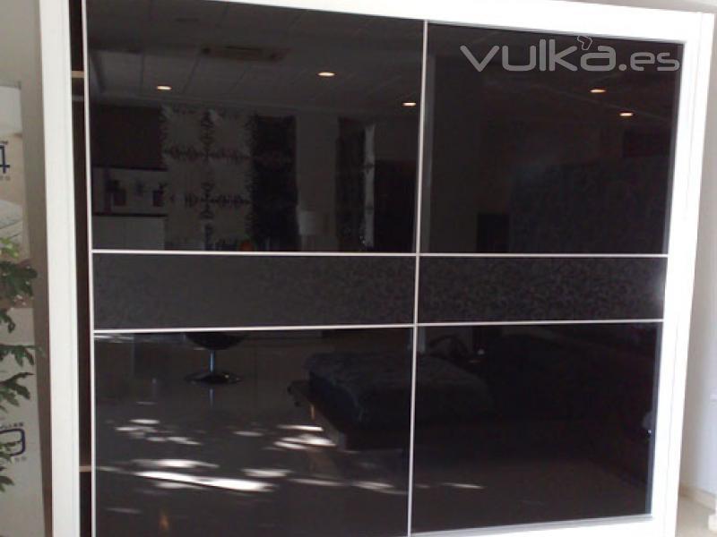 Armario con puertas correderas publicado en la sección Outlet de Mueblesdevalencia.com