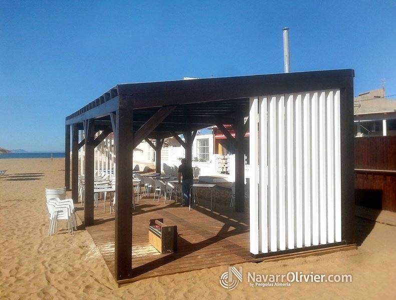 Pergola desmontable estilo minimalista en madera