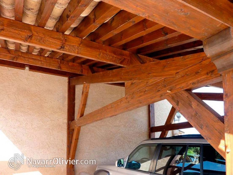 Pérgola rustica de madera en carpinteria tradicional