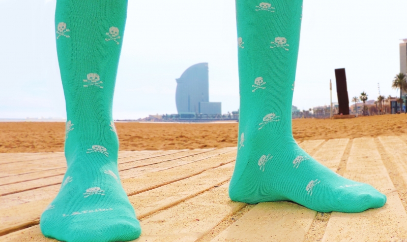 https://www.latribusocks.es/product-page/calcetines-calaveras-apolo
