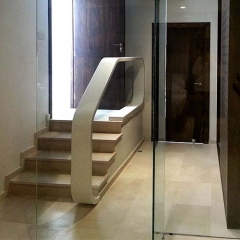 Pasamanos de diseno en madera acabado en blanco