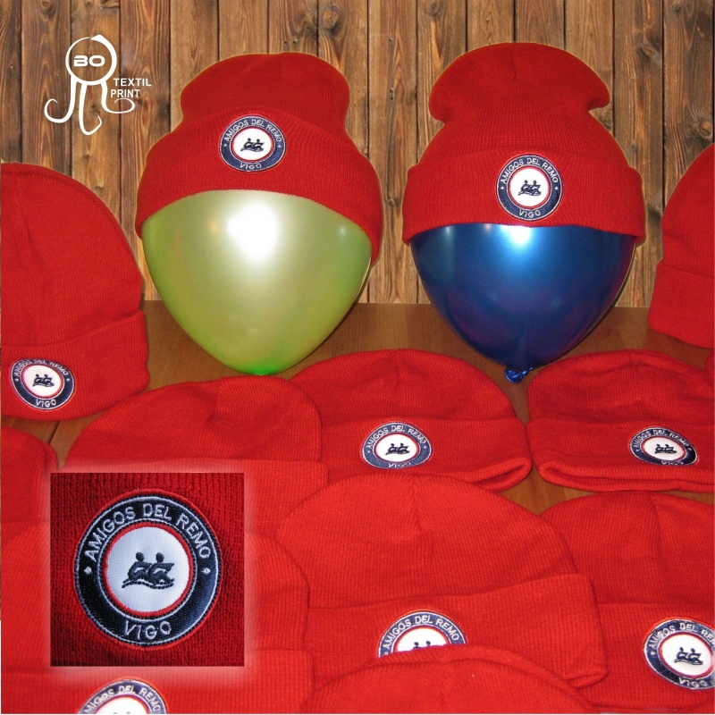 Gorros con escudo bordado Amigos del Remo de Vigo. www.facebook.com/amigosdelremovigo  http://www.bo