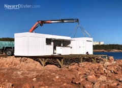 Montaje de chiringuito ecologico sobre plataforma pilotada