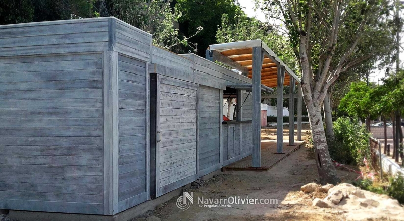 Módulos en madera para esterior. Chiringuito en Mallorca