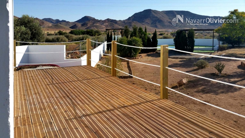 Terraza en tarima de  madera tratada en autoclave para exterior