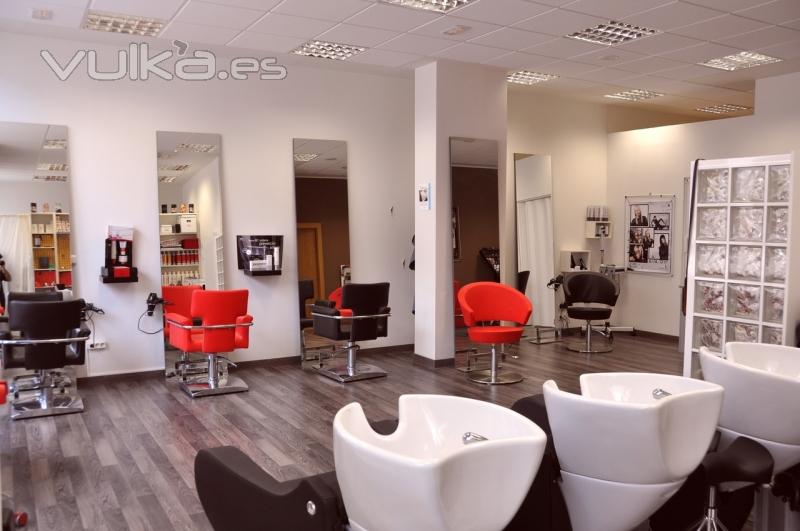CONECTA. ASESORES DE IMAGEN  Plaza Juan Pablo II, 4. 47015 Valladolid, España Tel.: 983 358 419 Móvil: 616 500 596
