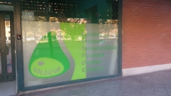 Vinilos decorativos escaparate para clinica fisioterapia