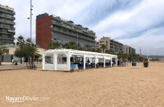Chiringuito con terraza cubierta por pergola en badalona