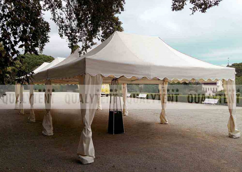 Montaje modular carpas plegables Qualytent, para boda elegante, color beige