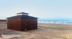 Caseta de madera de 20 m2 a 4 aguas acabado teka