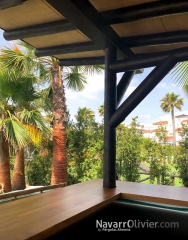 Pergola de tronco para barra exterior de beach club
