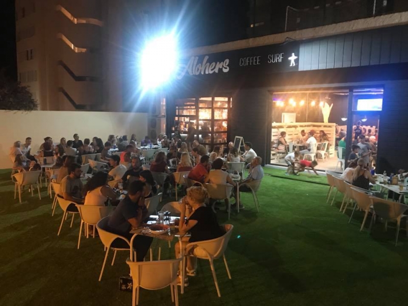 Restaurante con terraza en playa de San Juan