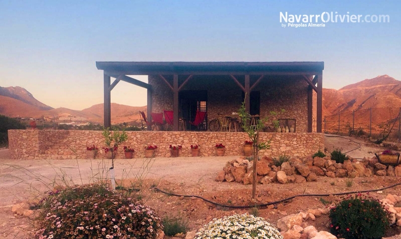 Pergola rustica para casa rural