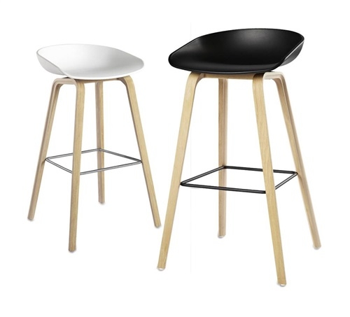 Taburete ANOUK-NE, madera, asiento negro.