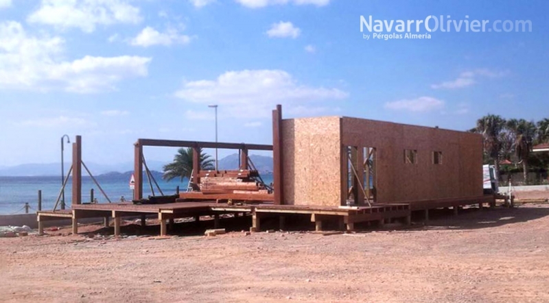 Construcción de restaurante en madera sobre pilotes en la Azohia, cartagena