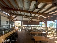 Interior de chiringuito deskaro by bongora, la azohia, murcia