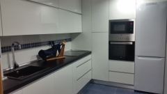 Cocina-blanca-columnas-gola-madrid