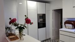 Cocina-columnas-lacadas-blancas-madrid