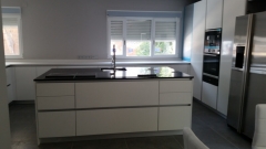 Cocina-isla-blanca-madrid