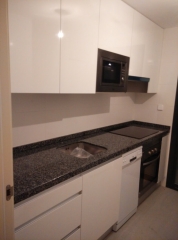 Cocina-estrecha-a-medida-madrid