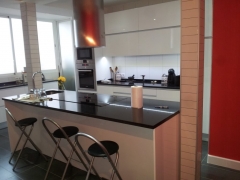 Cocina-isla-columnas-unero-madrid