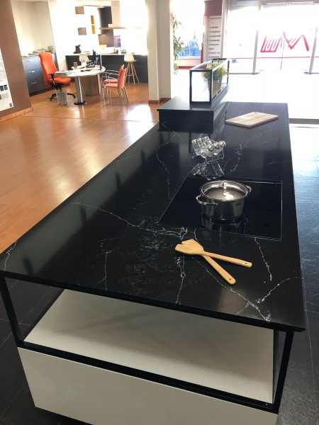 Encimera de Cocina en Compac Unique Marquina