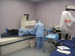 Preparando operacion de miopia con laser